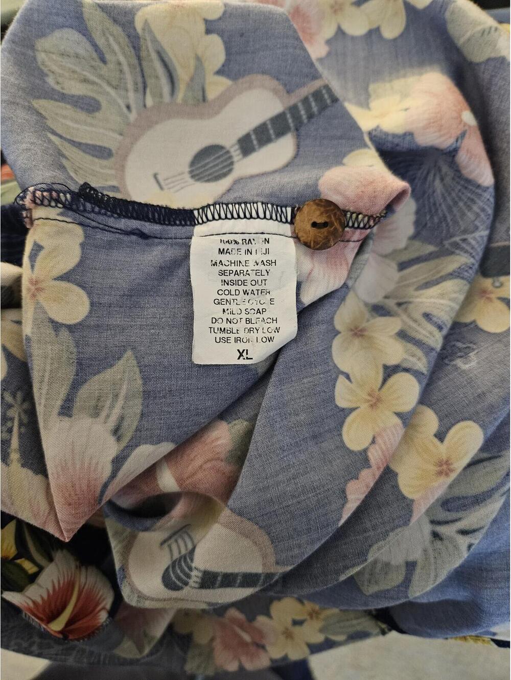 Hilo Hattie The Hawaiian Original Men's Floral Hawaiian Shirt Navy-Size XL - Picture 5 of 5